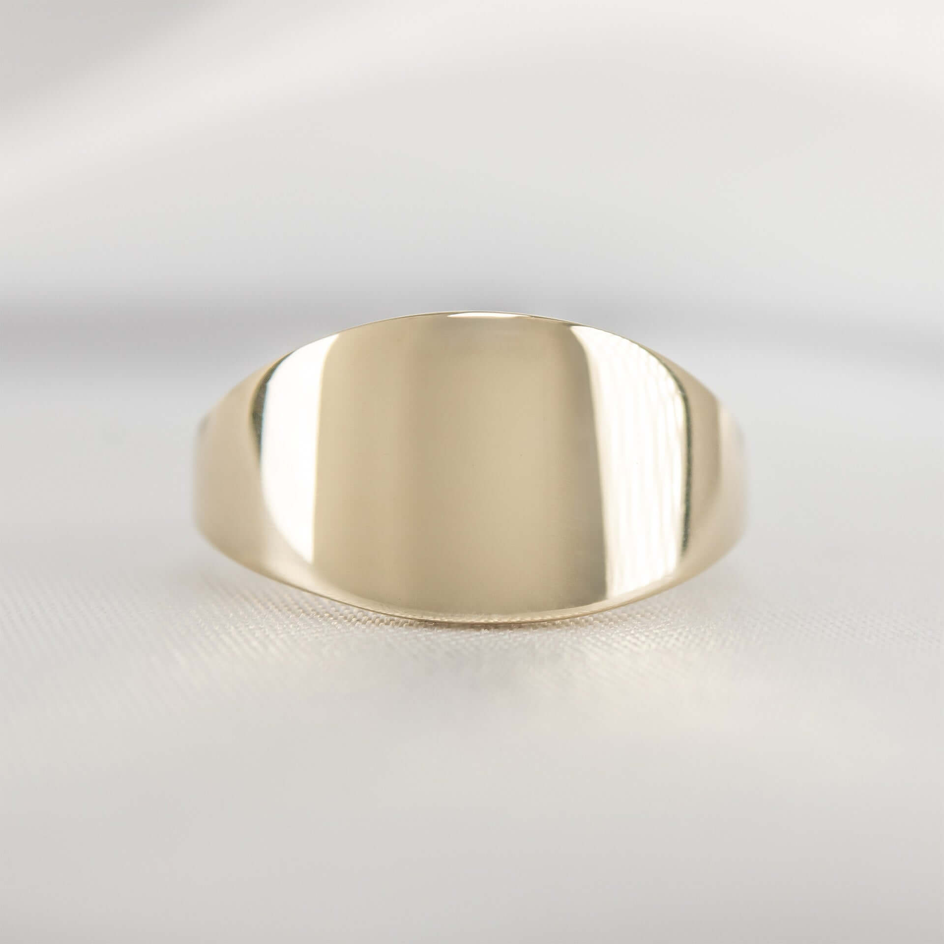 Gold Graduated Signet Ring - Lisa Robin