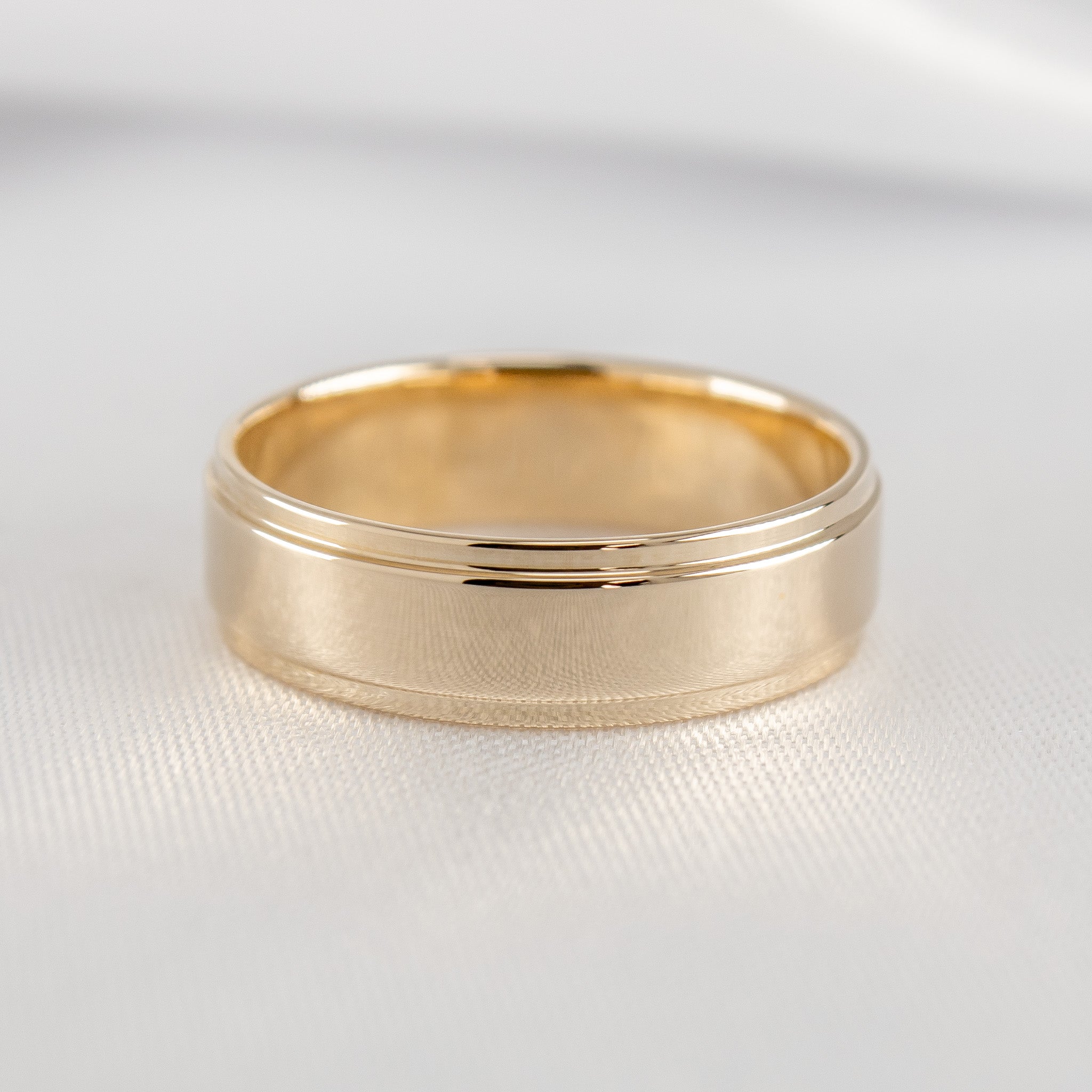 Kennedy Flat Step Edge Wedding Ring - Lisa Robin