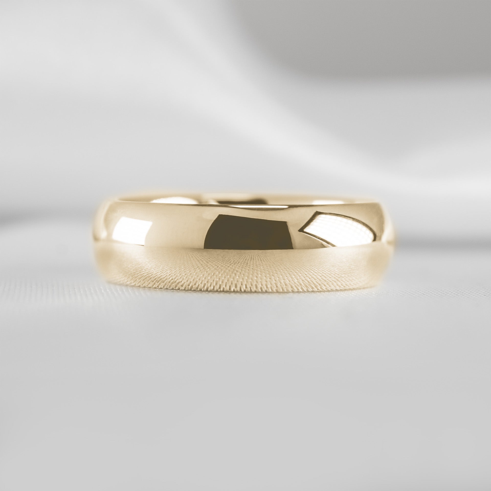 The Tanner Wedding Ring 10mm | Lisa Robin#color_10k-yellow-gold