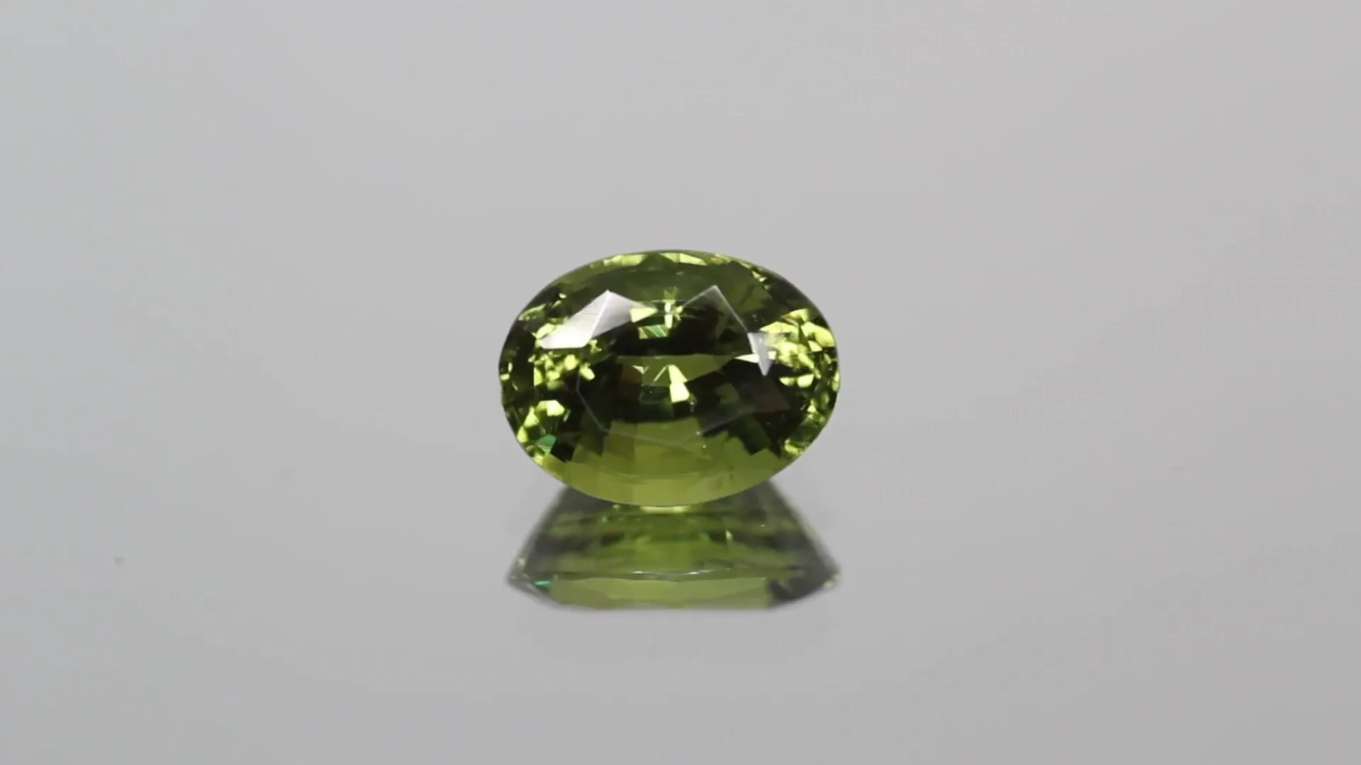 1.96ct Oval Natural Sapphire (Colour Green, Clarity Eye Clean, Cut Faceted)