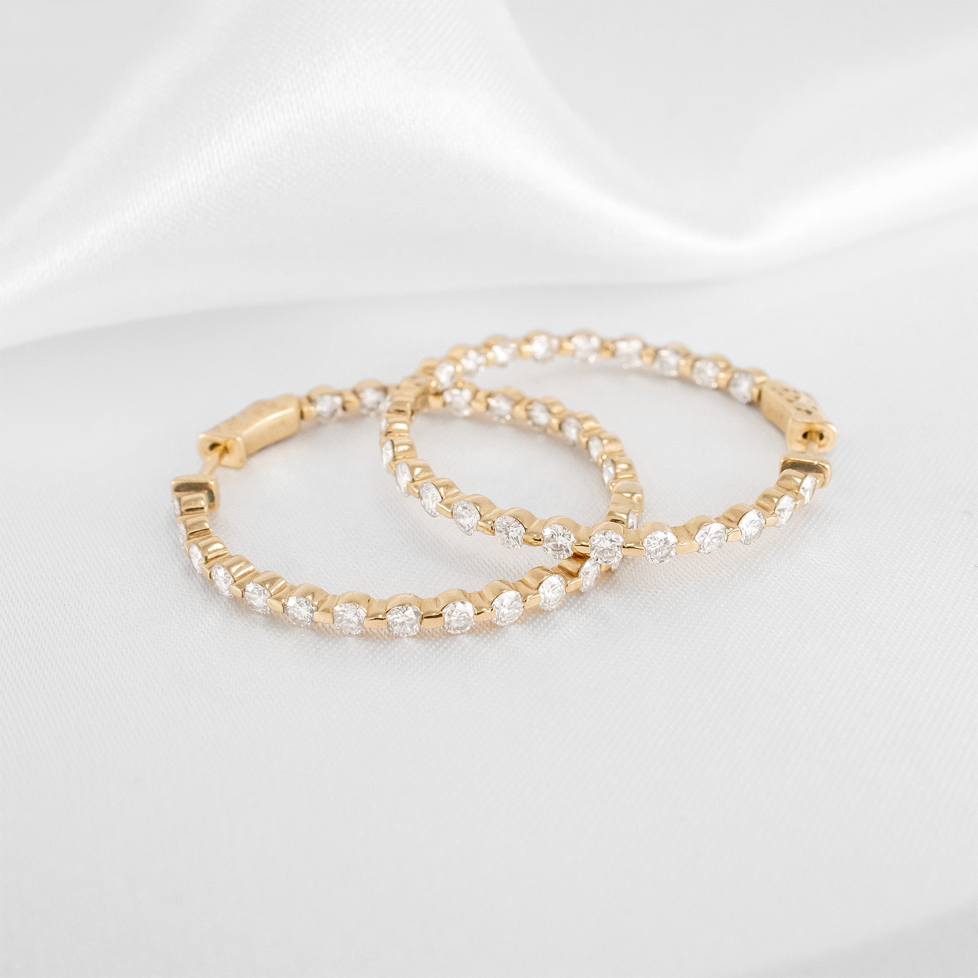 Single Prong Lab Diamond Hoop Earrings | Lisa Robin#color_14k-yellow-gold