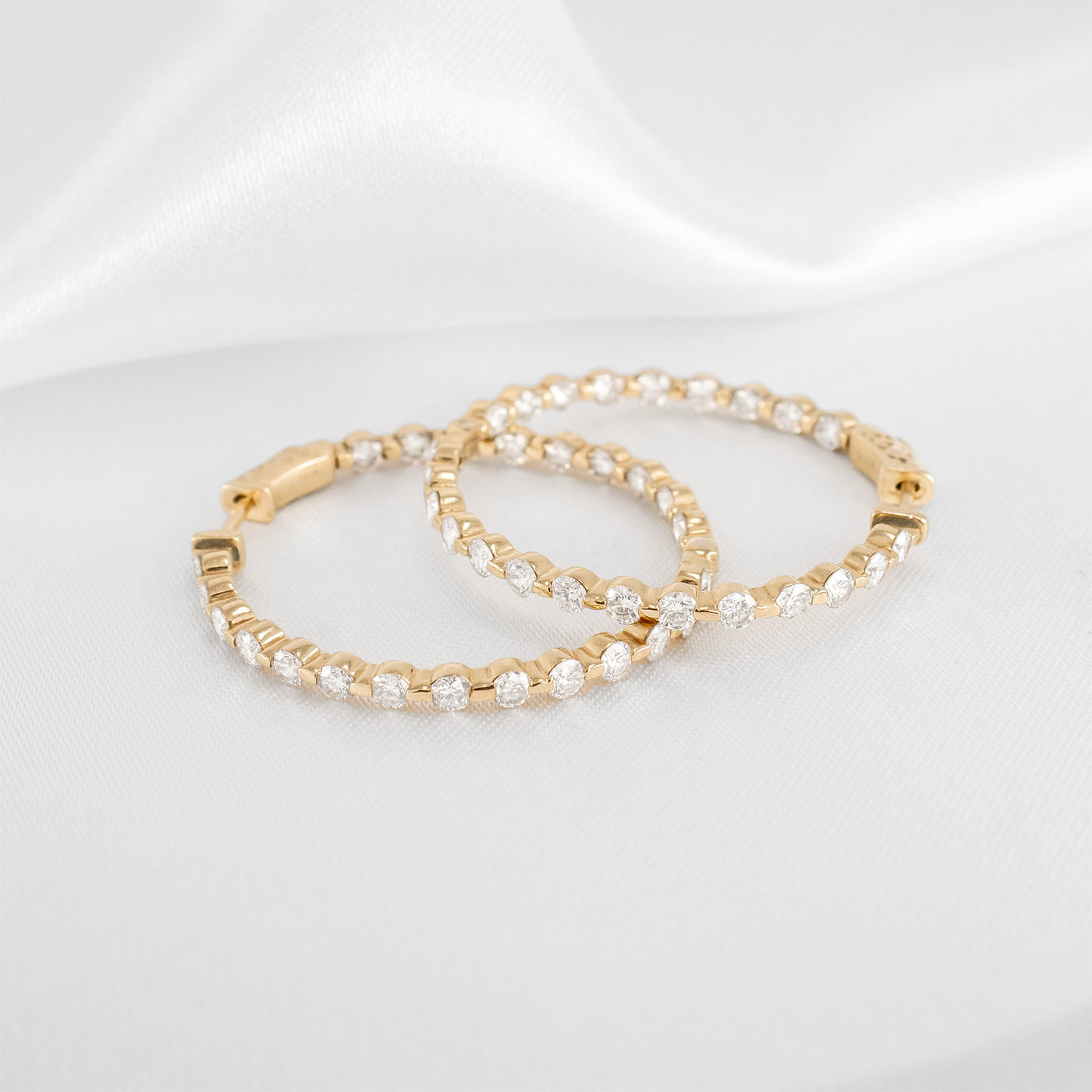 Single Prong Lab Diamond Hoop Earrings | Lisa Robin#color_14k-yellow-gold