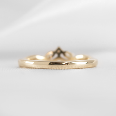 The Evara Twist Marquise Diamond Wedding Ring | Lisa Robin#color_18k-yellow-gold