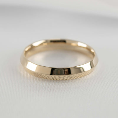 Shown 4mm Wide * The Flynn Knife Edge Wedding Ring | Lisa Robin#color_14k-yellow-gold