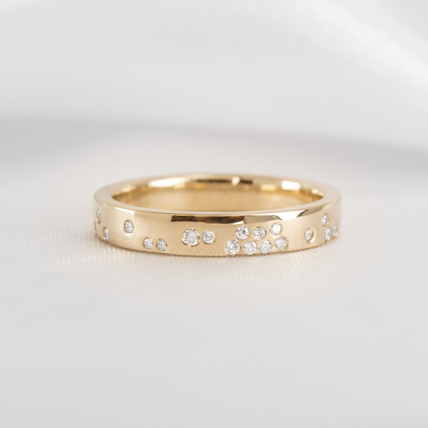 The Jordan Narrow Scatter Diamond Ring | Lisa Robin#color_18k-yellow-gold