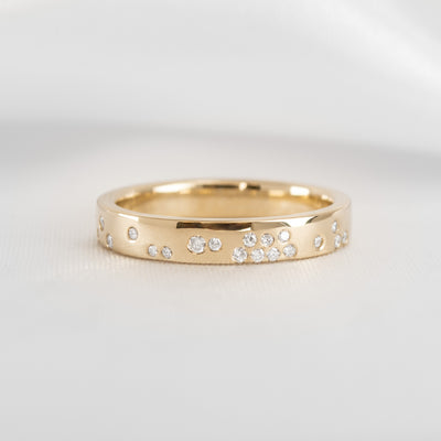 The Jordan Scatter Diamond Narrow Ring | Lisa Robin#color_18k-yellow-gold