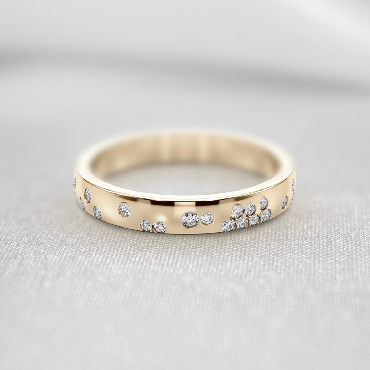 The Jordan Scatter Diamond Narrow Ring | Lisa Robin#color_18k-yellow-gold