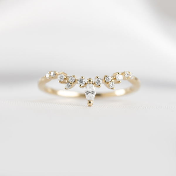 The Kairo chevron lab diamond wedding ring in 14K yellow gold from front by Lisa Robin#color_14k-yellow-gold