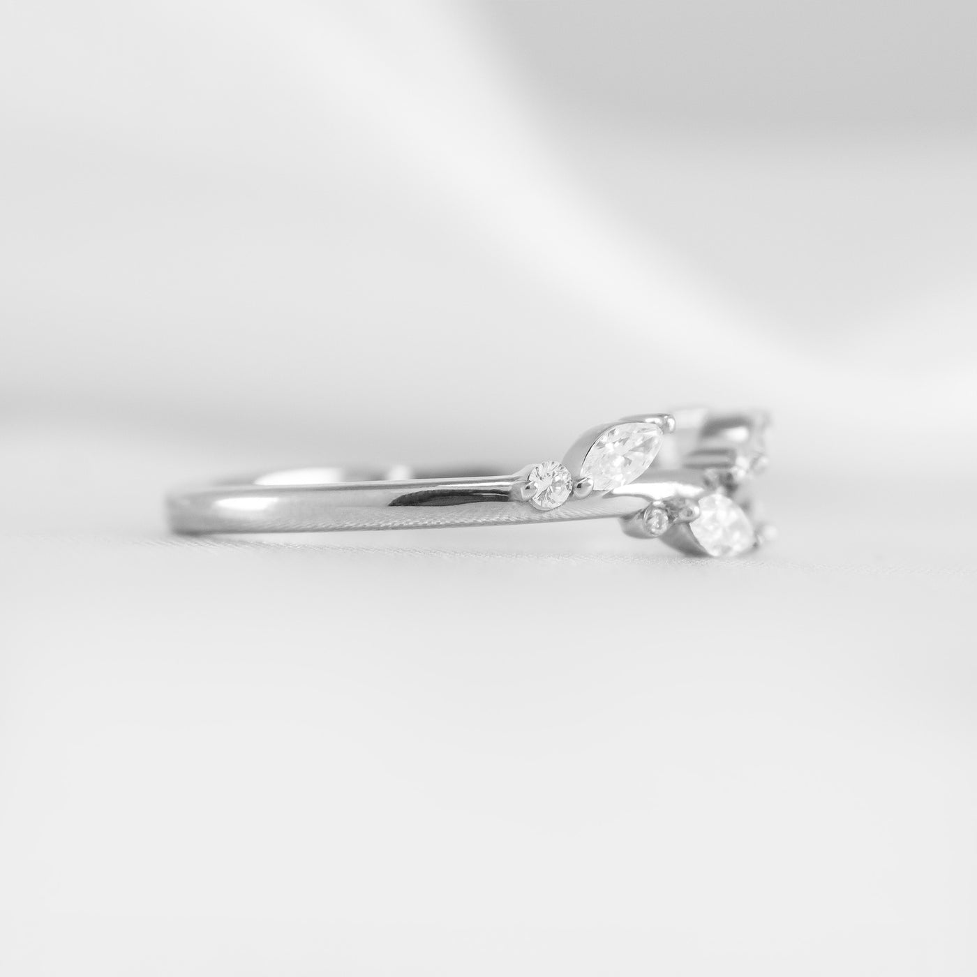 The Kaliko Diamond Wedding Ring | Lisa Robin#color_10k-white-gold