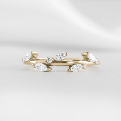 The Kaliko Diamond Wedding Ring | Lisa Robin#color_18k-yellow-gold