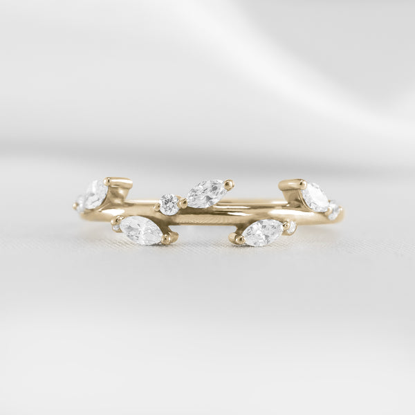 The Kaliko Diamond Wedding Ring | Lisa Robin#color_10k-yellow-gold