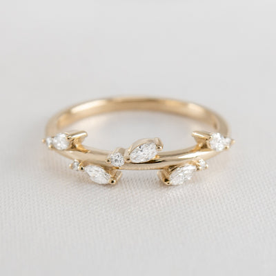The Kaliko Diamond Wedding Ring | Lisa Robin#color_10k-yellow-gold