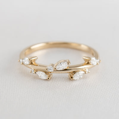 The Kaliko Diamond Wedding Ring | Lisa Robin#color_18k-yellow-gold