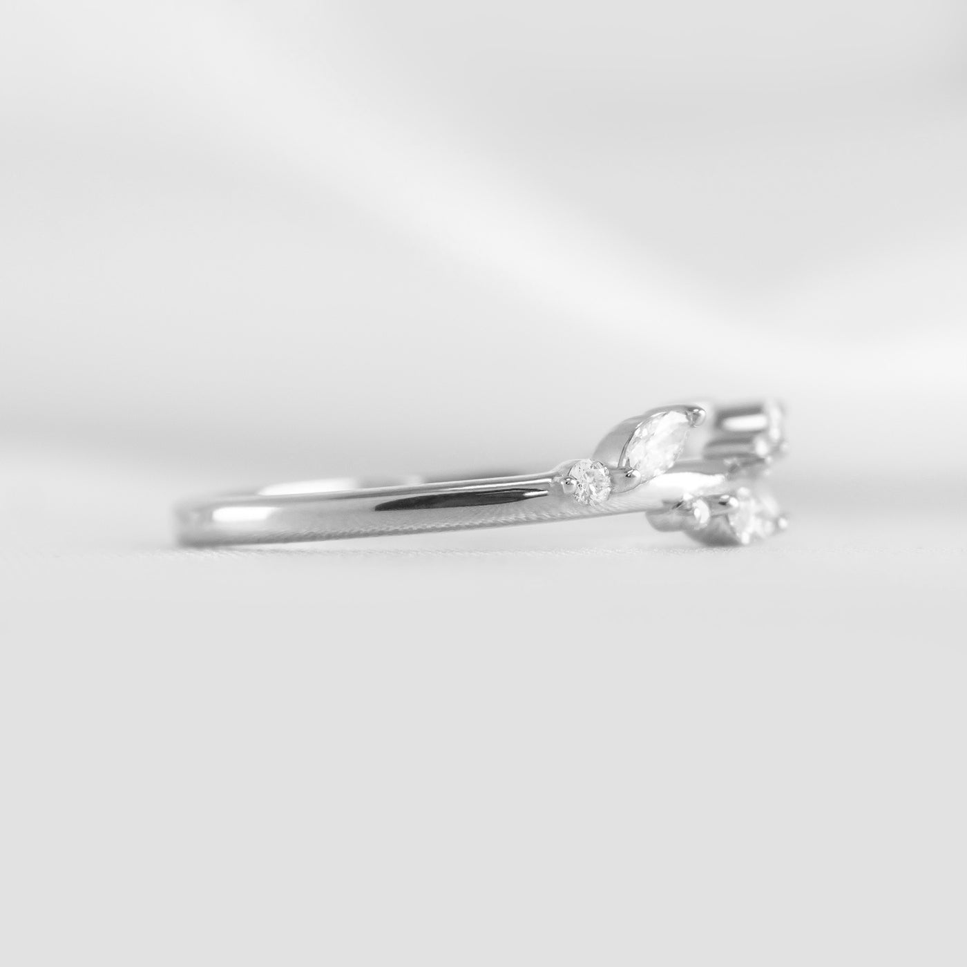 The Kaliko Diamond Wedding Ring | Lisa Robin#color_platinum