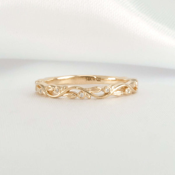 Leaf and Vine Diamond Wedding Ring  | Lisa Robin#color_10k-yellow-gold