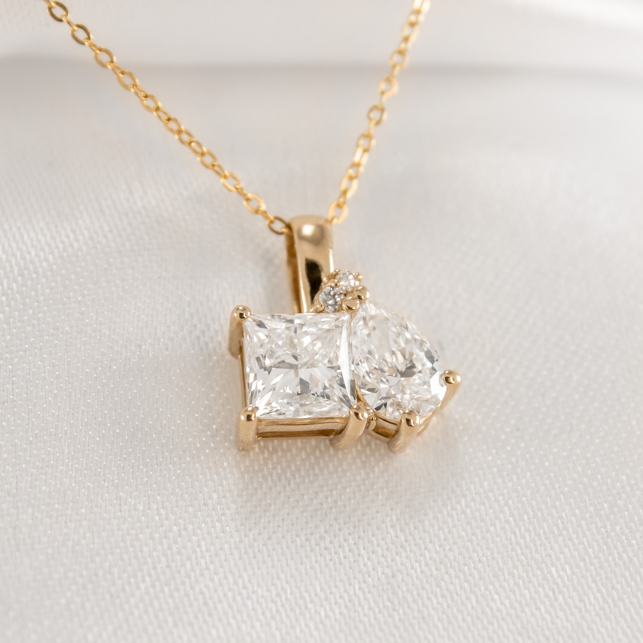 Shown in 2.5 cttw * The Lyric Toi et Moi Princess and the Pear Necklace | Lisa Robin#color_14k-yellow-gold