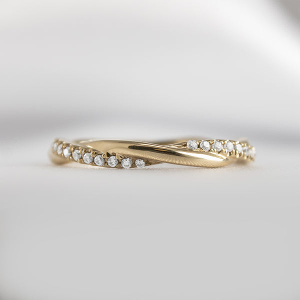 The Maria twist lab Diamond Wedding Ring in 14K yellow gold from front by Lisa Robin#color_14k-yellow-gold