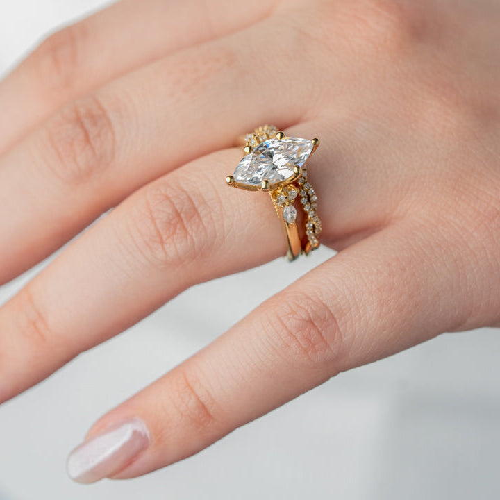 The Quinn Twist Wedding Ring