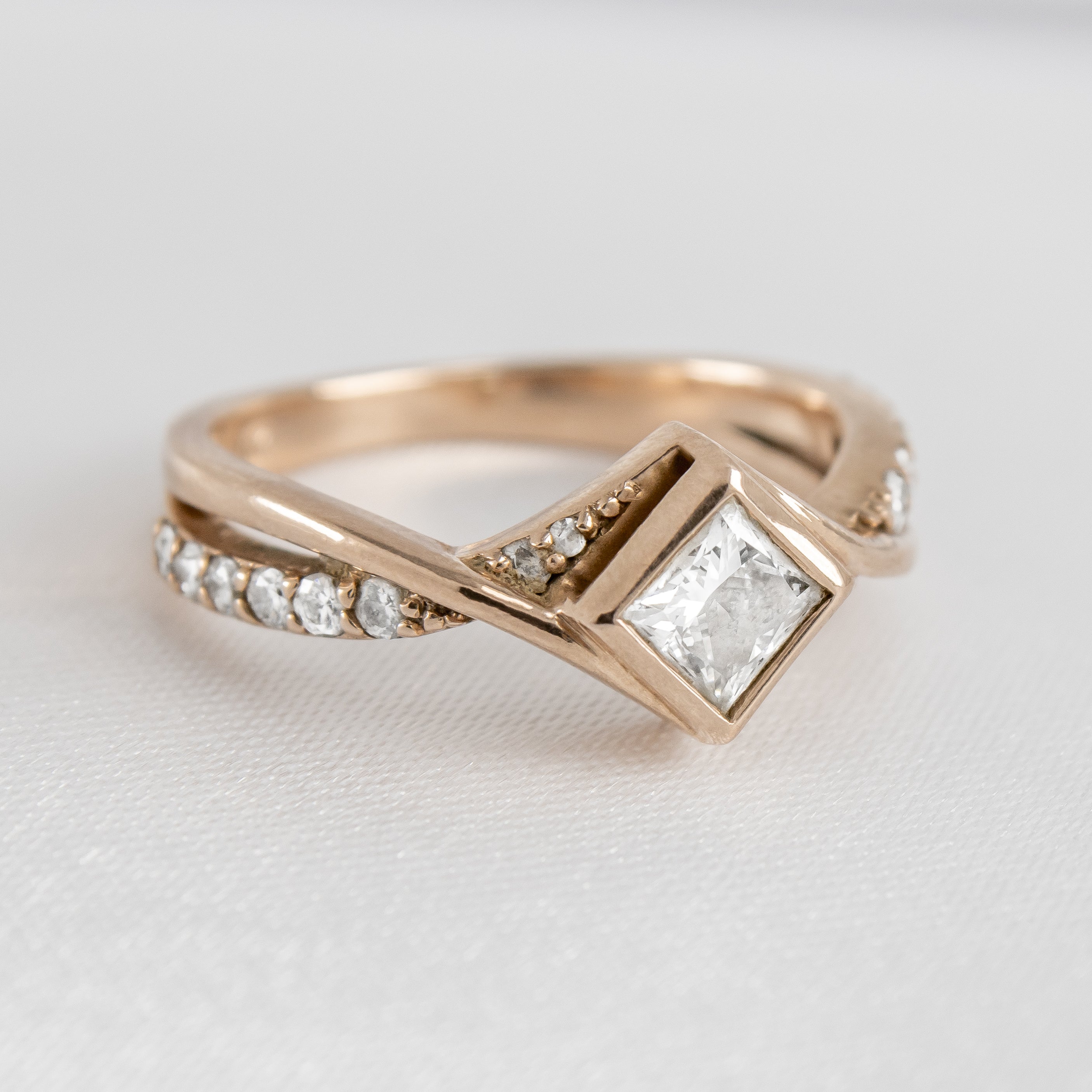 The Oakley Twist Princess Cut Diamond Engagement Ring