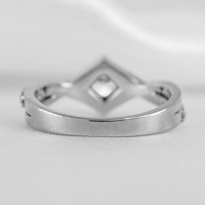 Shown in 1.0 Carat Diamond* The Oakley Twist Princess Cut Diamond Engagement Ring | Lisa Robin#color_platinum