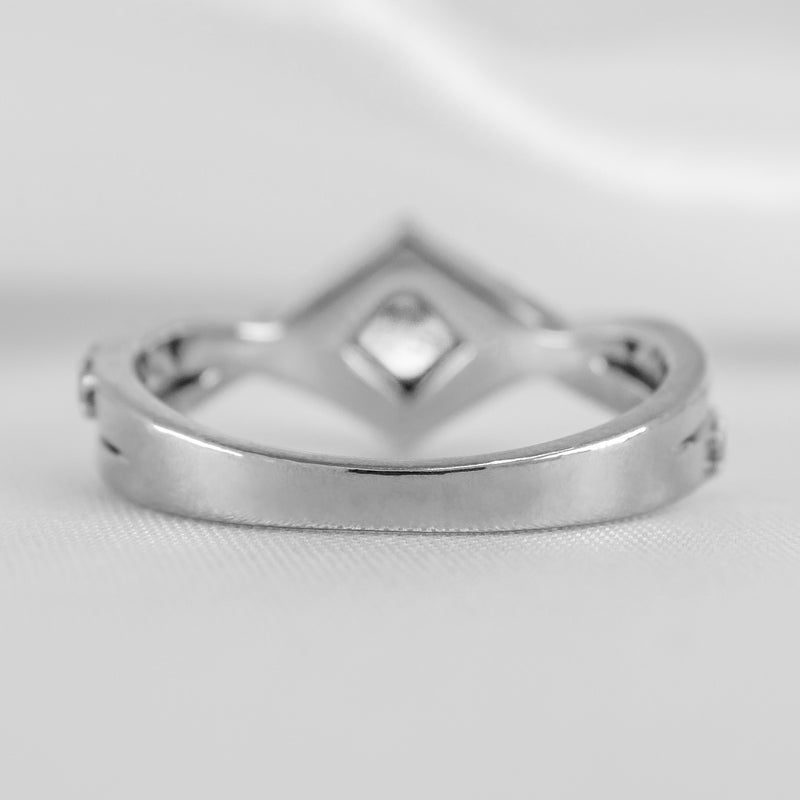 Shown in 1.0 Carat Diamond* The Oakley Twist Princess Cut Diamond Engagement Ring | Lisa Robin