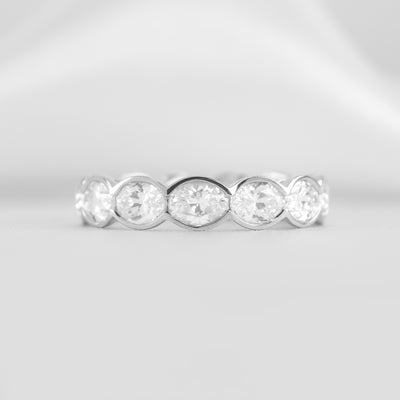 The Samara oval east west eternity band | Lisa Robin#color_14k-white-gold