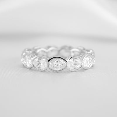 The Samara oval east west eternity band | Lisa Robin#color_14k-white-gold