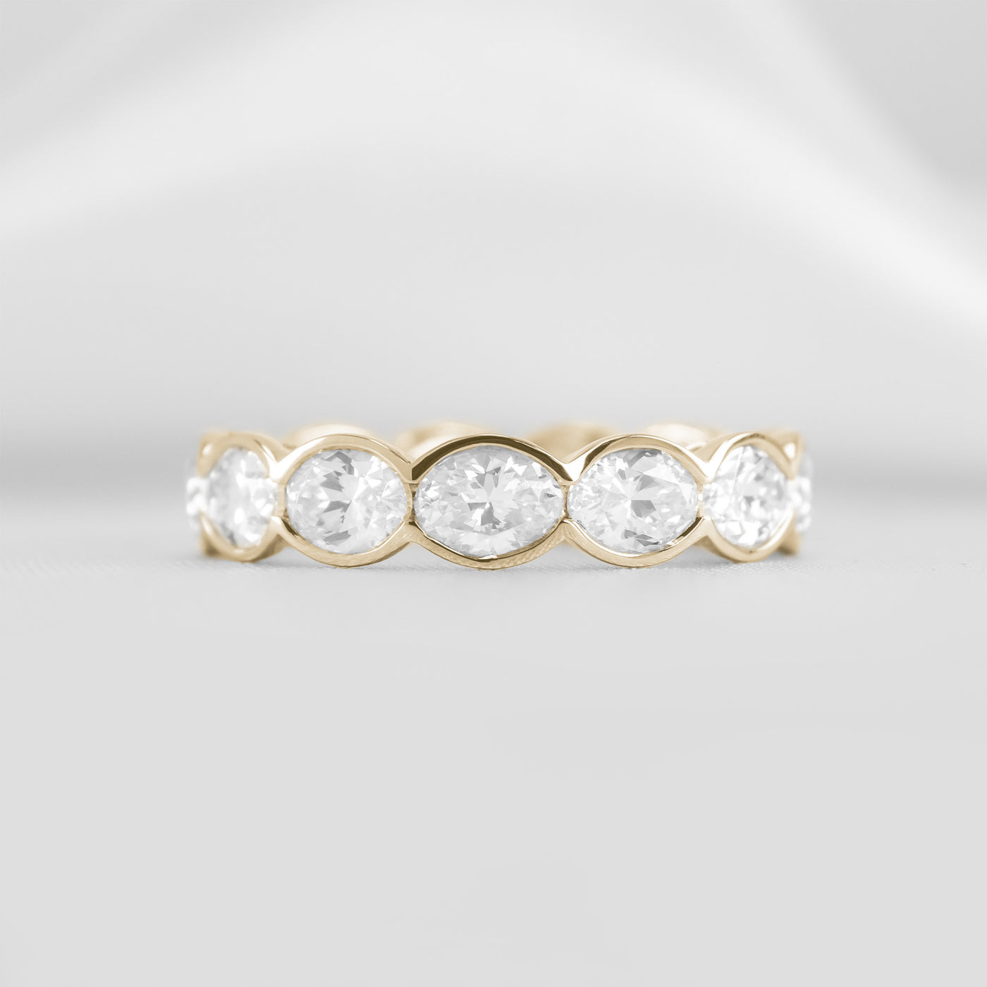 The Samara oval east west eternity band | Lisa Robin#color_18k-yellow-gold
