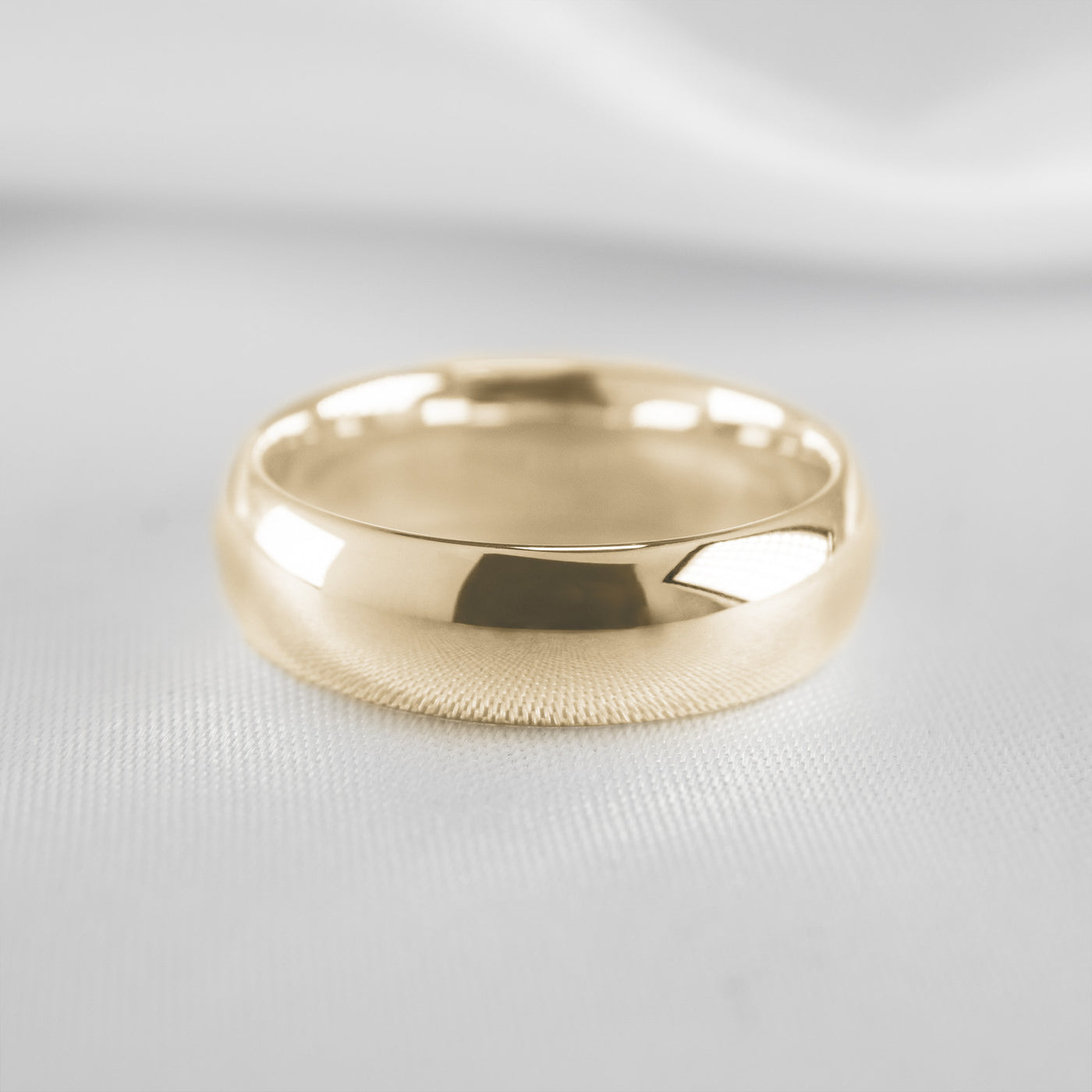 The Tanner Wedding Ring 10mm | Lisa Robin#color_14k-yellow-gold