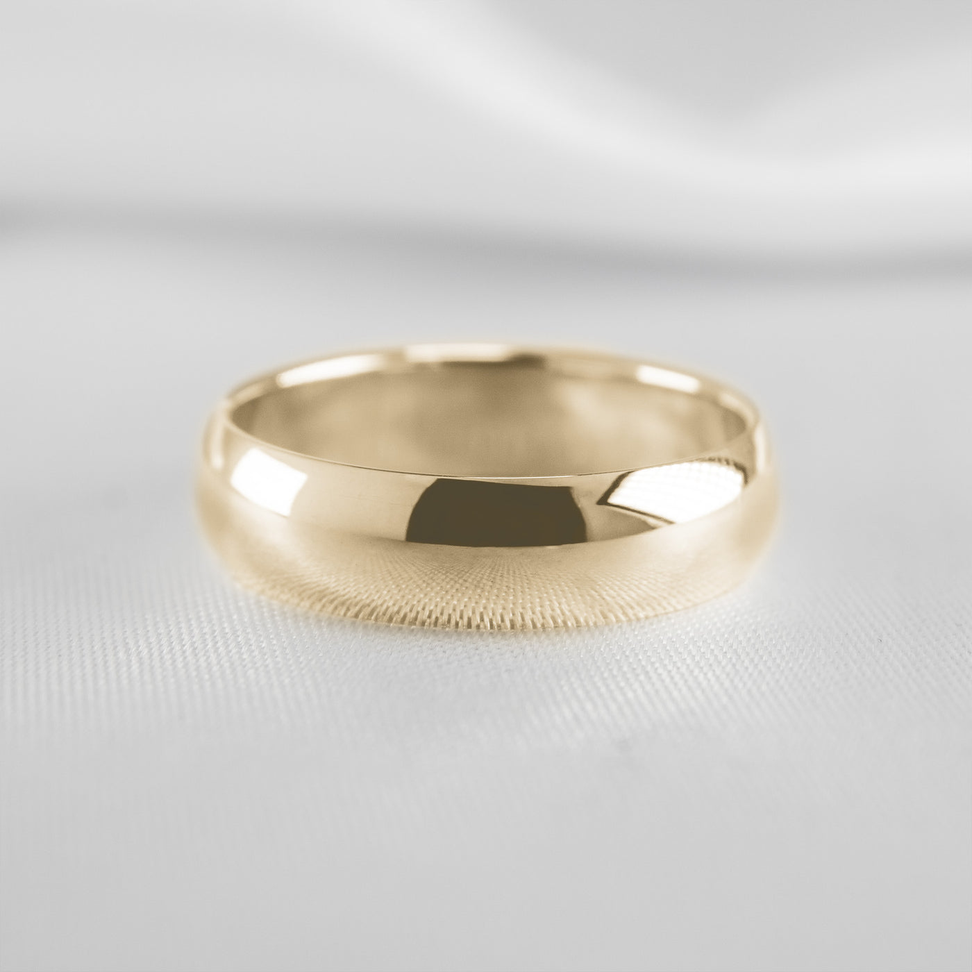 The Tanner gold wedding ring in 8mm#color_18k-yellow-gold