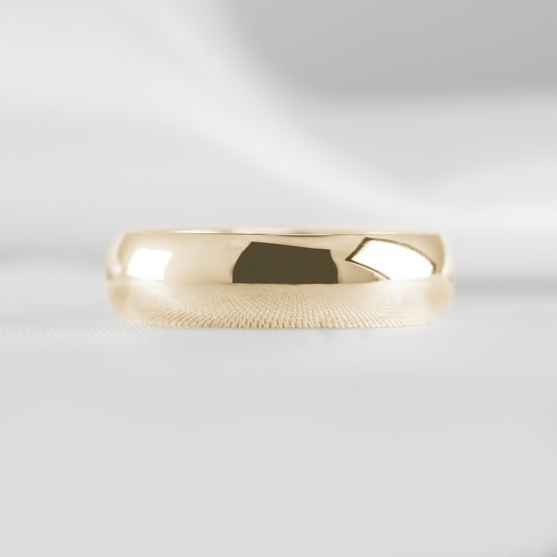 The Tanner gold wedding ring in 8mm