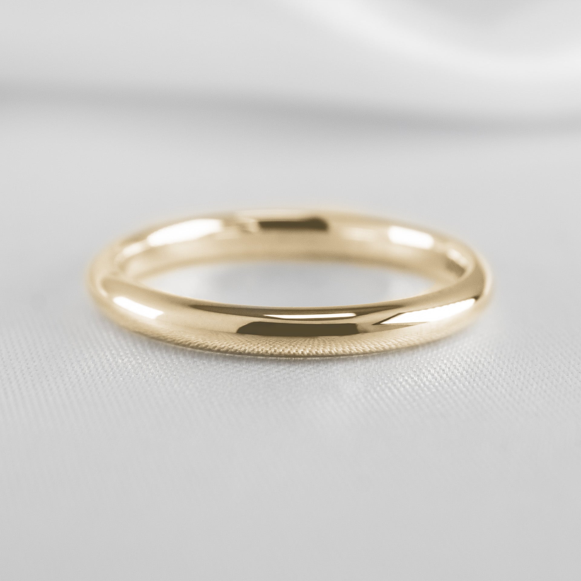 The Tanner Gold Wedding Ring 4mm | Lisa Robin#color_10k-yellow-gold