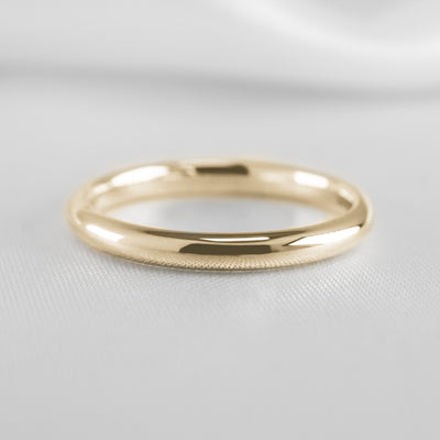 The Tanner Gold Wedding Ring 4mm | Lisa Robin#color_14k-yellow-gold