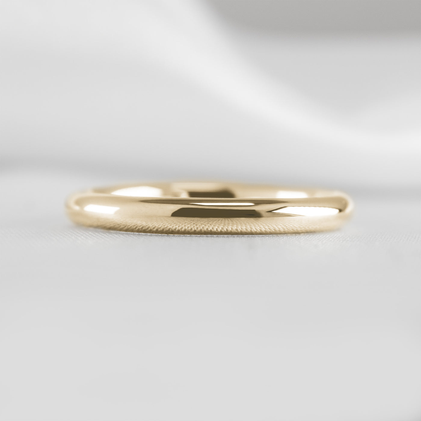 The Tanner Gold Wedding Ring 4mm | Lisa Robin#color_10k-yellow-gold