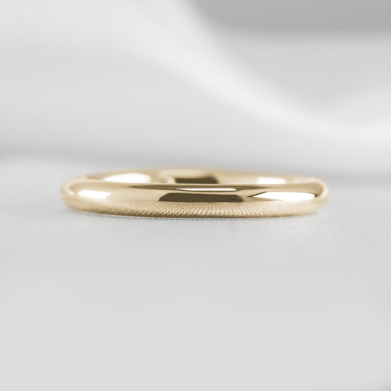 The Tanner Gold Wedding Ring 4mm | Lisa Robin