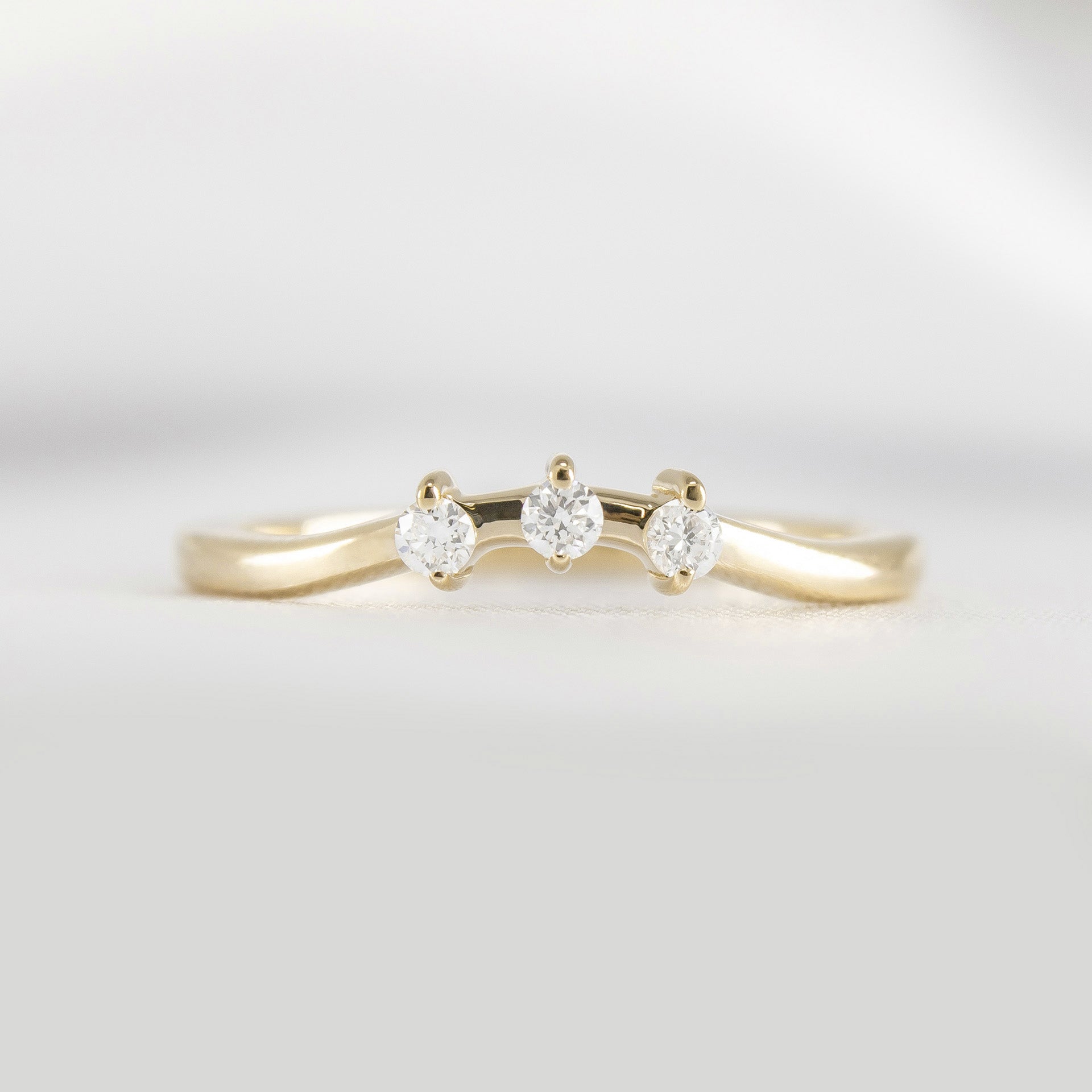 The Zoey Curved Diamond Ring in Yellow Gold | Lisa Robin#color_14k-yellow-gold