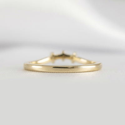 The Zoey Curved Diamond Ring in Yellow Gold | Lisa Robin#color_14k-yellow-gold