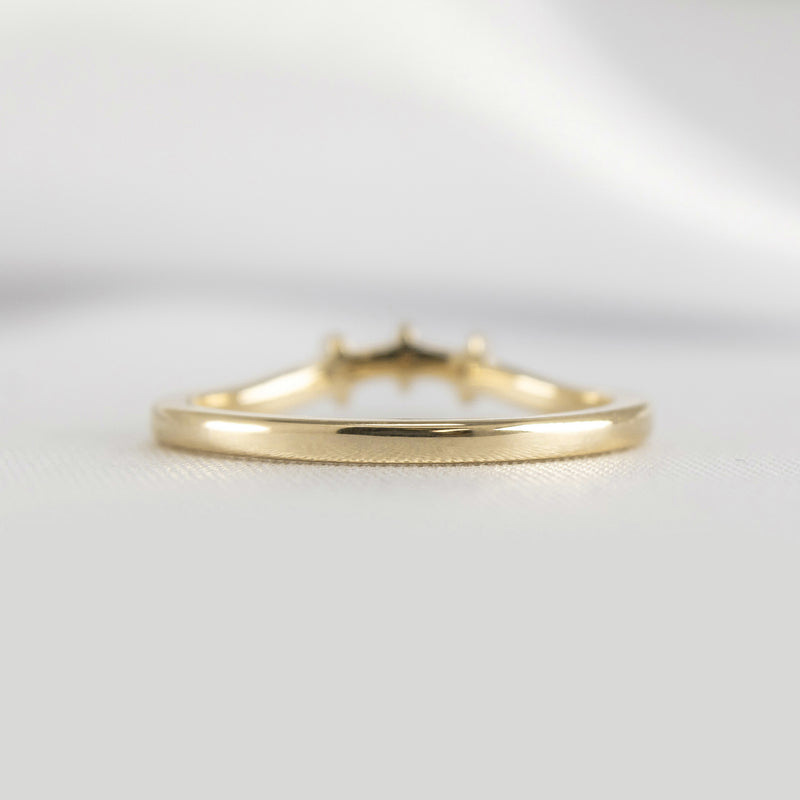 The Zoey Curved Diamond Ring in Yellow Gold | Lisa Robin