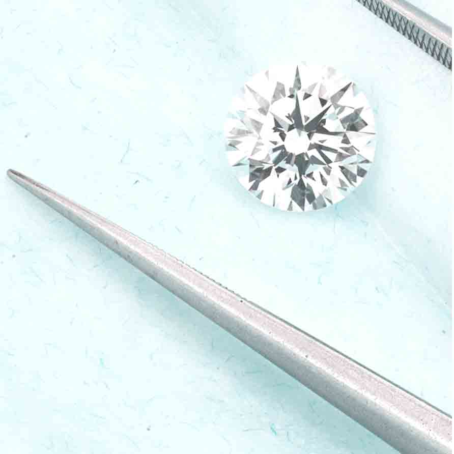 Lab Grown Round Brilliant Diamond with Tongs | Lisa Robin