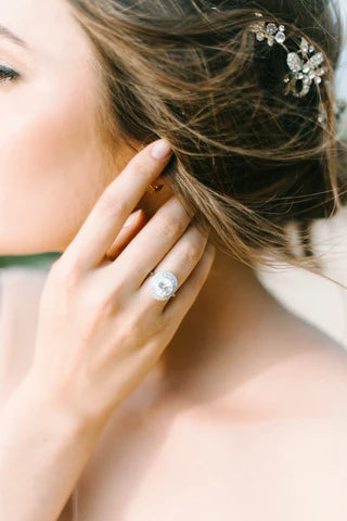 Woman Wearing a White Gold Diamond Ring | Lisa Robin