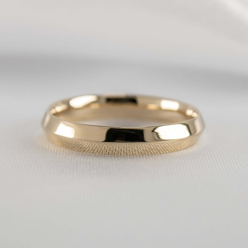 The Flynn Knife Edge Wedding Ring - Lisa Robin