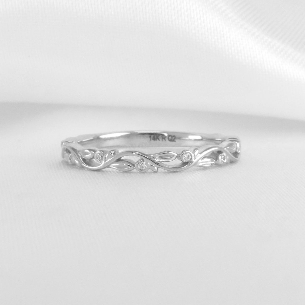 Leaf and vine lab diamond platinum wedding band by Lisa Robin#color_platinum