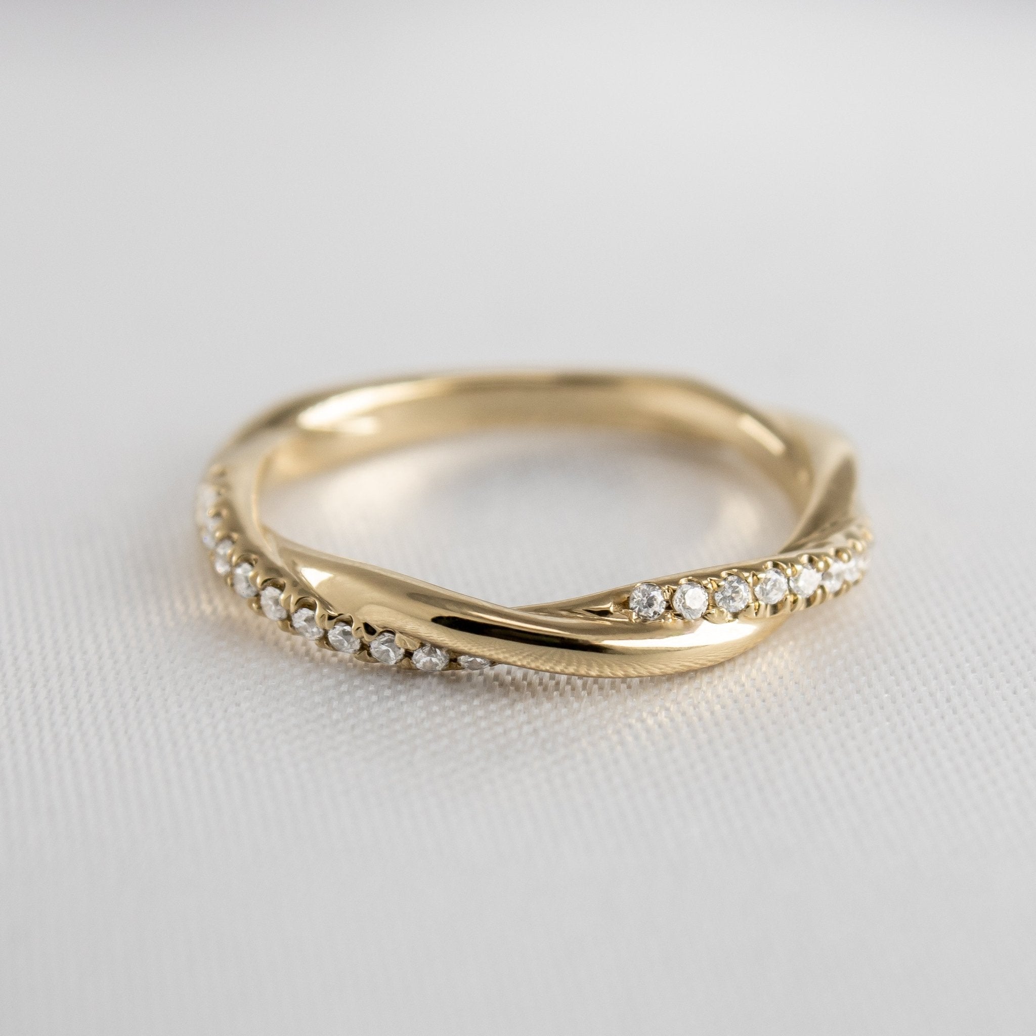 The Maria twist lab Diamond Wedding Ring in 18K yellow gold from top view by Lisa Robin#color_18k-yellow-gold